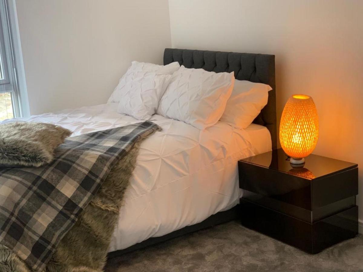 Lakeside 2 Bed Luxury Apartment No Parties No Events Early Check-In Late Check- Out Allowed West Thurrock Zewnętrze zdjęcie