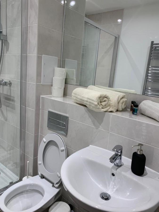 Lakeside 2 Bed Luxury Apartment No Parties No Events Early Check-In Late Check- Out Allowed West Thurrock Zewnętrze zdjęcie